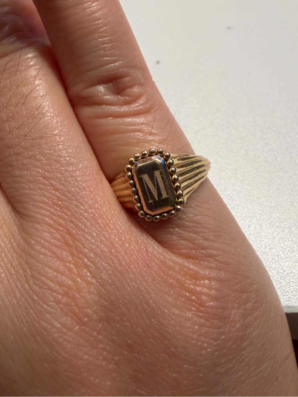 Mejuri x Jenna Lyons 14k 'M' Signet Ring